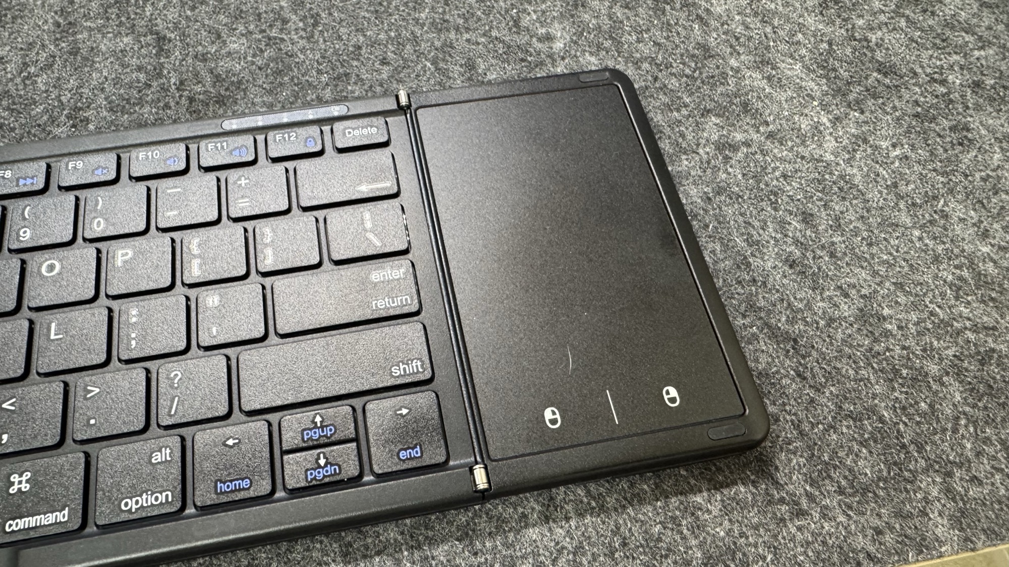 Omikamo 折りたたみ式Bluetoothキーボード タッチパッド部分